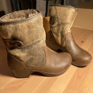 Dansko Harper size 38 / 7.5 Brown Leather Shearling Ankle Boot